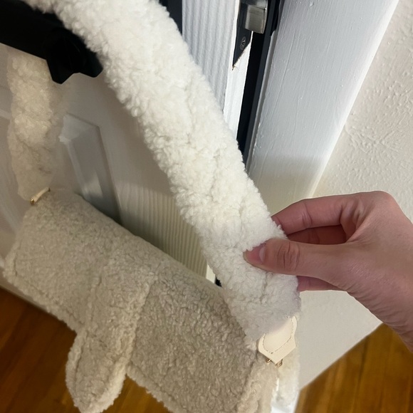 Moda Luxe Fergie Crossbody - Picture 6 of 7